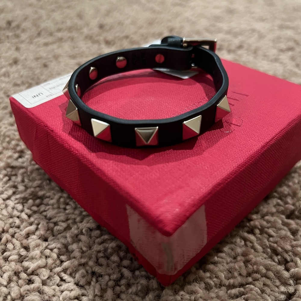 Authentic Never Worn Valentino Rockstud Leather Bracelet